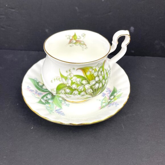 Royal Albert Bone China Tennyson Tea Cup & Cheverell Saucer England - Picture 1 of 11